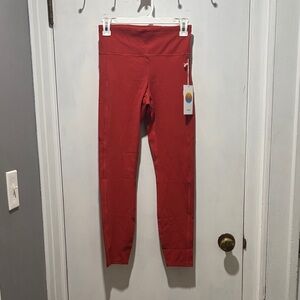 New VUORI Stride legging in poppy